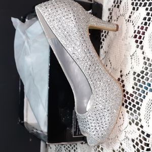 (New) Lasonia Silver Glitter Heels Size 8.5